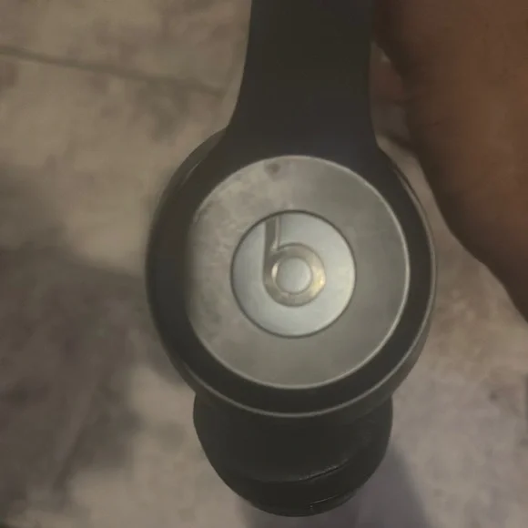 Wireless Black Headphones - Picture 2 of 6